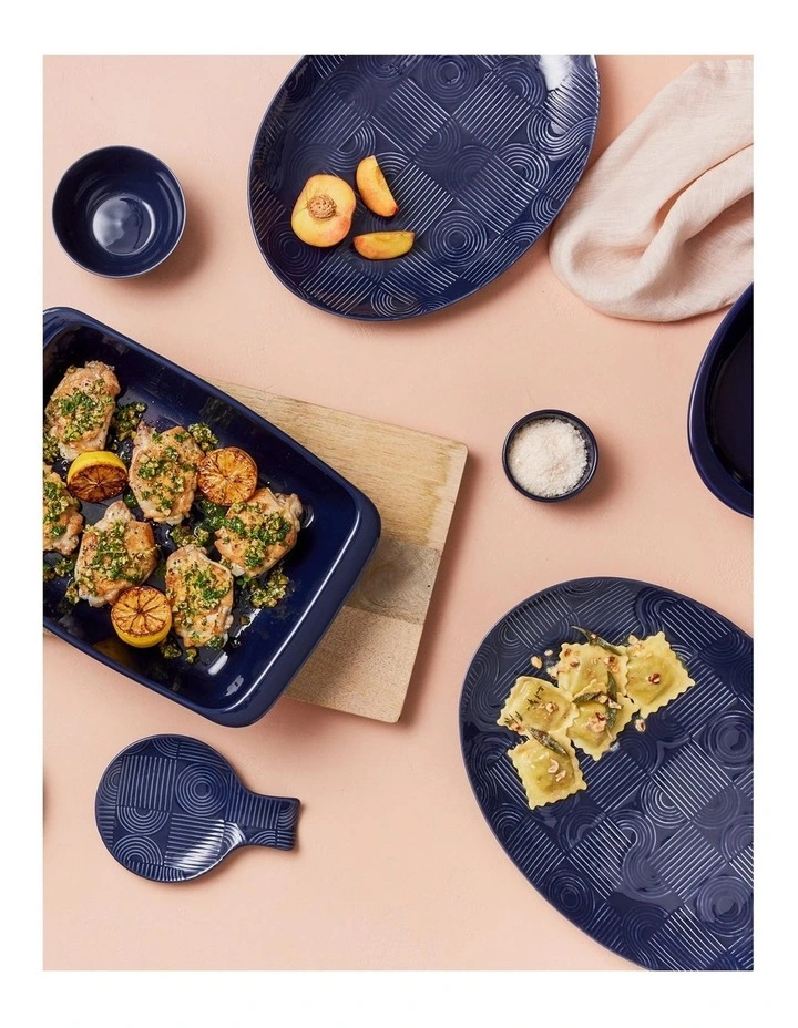 Maxwell & Williams Arc Oval Serving Bowl 42x27cm Indigo Blue Gift Boxed - Image 4